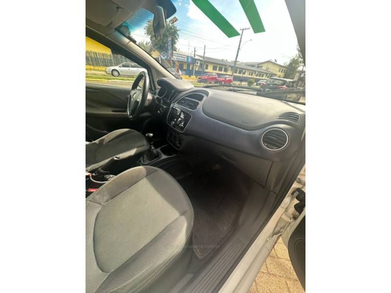 FIAT - PUNTO - 2017/2017 - Branca - R$ 49.900,00