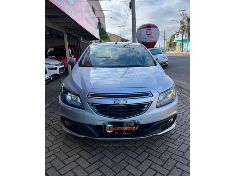 CHEVROLET - ONIX - 2016/2016 - Prata - R$ 56.900,00