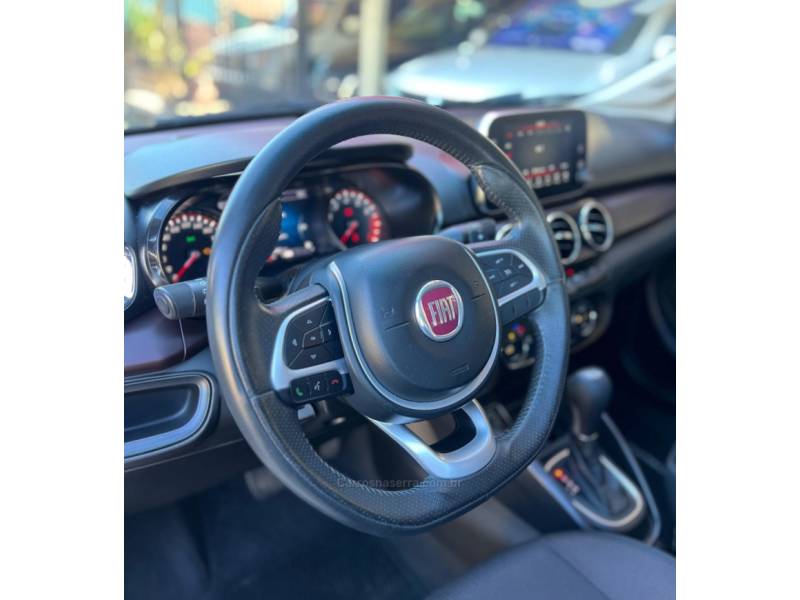 FIAT - CRONOS - 2018/2019 - Prata - R$ 69.900,00