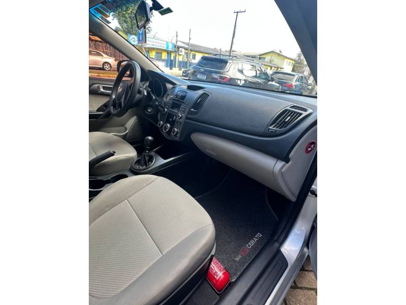 KIA MOTORS - CERATO - 2011/2011 - Prata - R$ 44.900,00