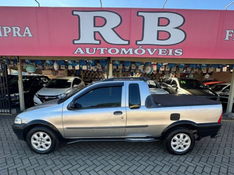 FIAT - STRADA - 2002/2002 - Cinza - R$ 28.900,00