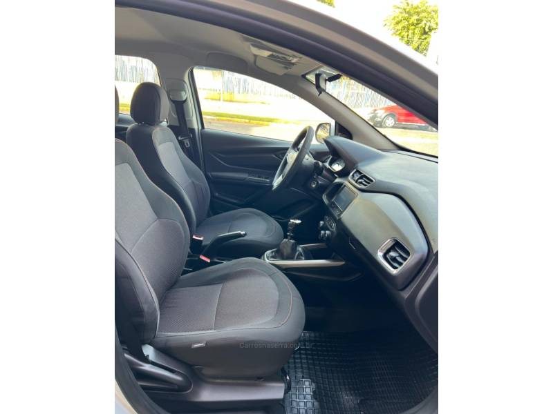 CHEVROLET - ONIX - 2016/2016 - Prata - R$ 56.900,00