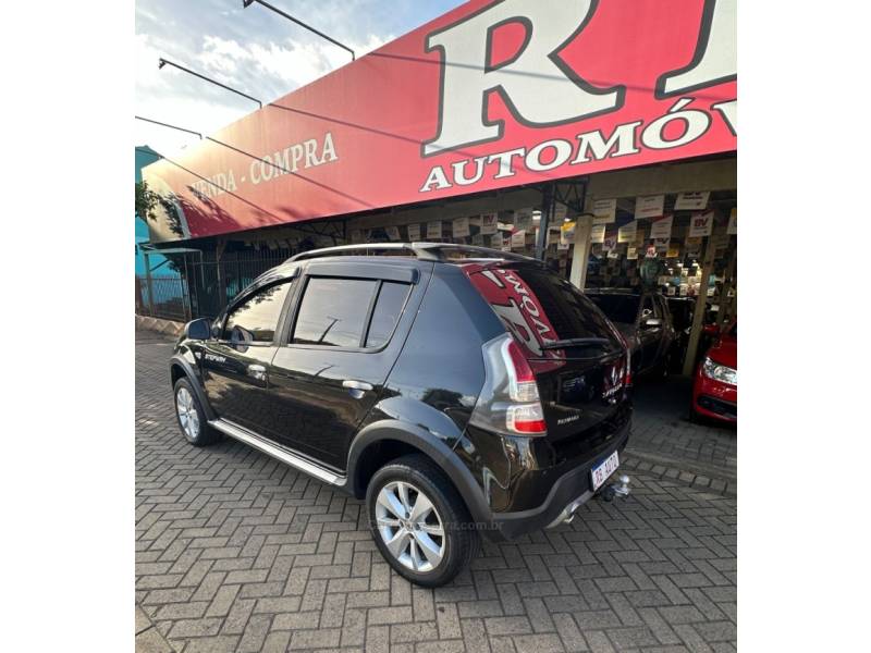 RENAULT - SANDERO - 2011/2012 - Preta - R$ 39.900,00