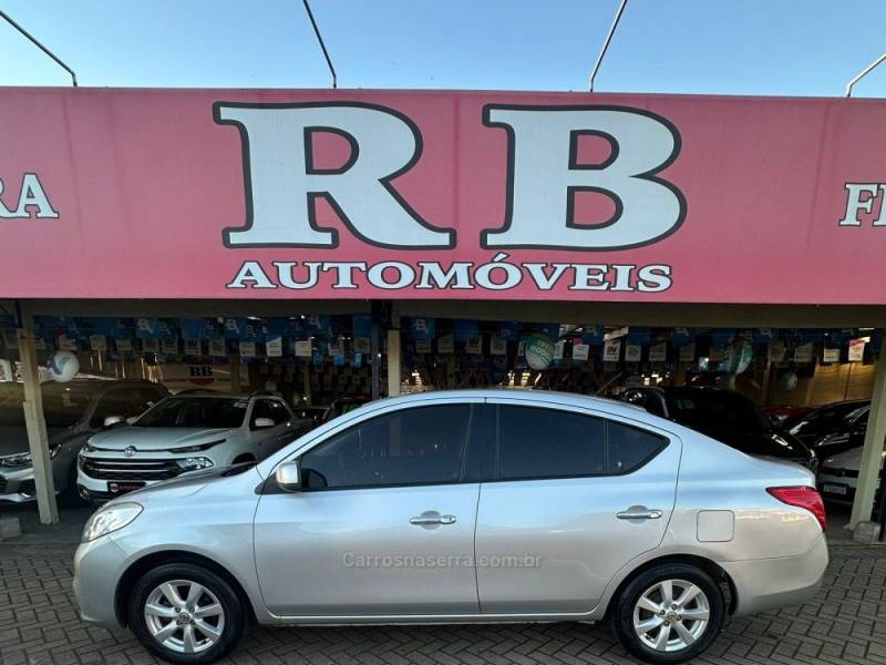 NISSAN - VERSA - 2013/2013 - Prata - R$ 45.900,00