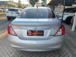 NISSAN - VERSA - 2013/2013 - Prata - R$ 45.900,00