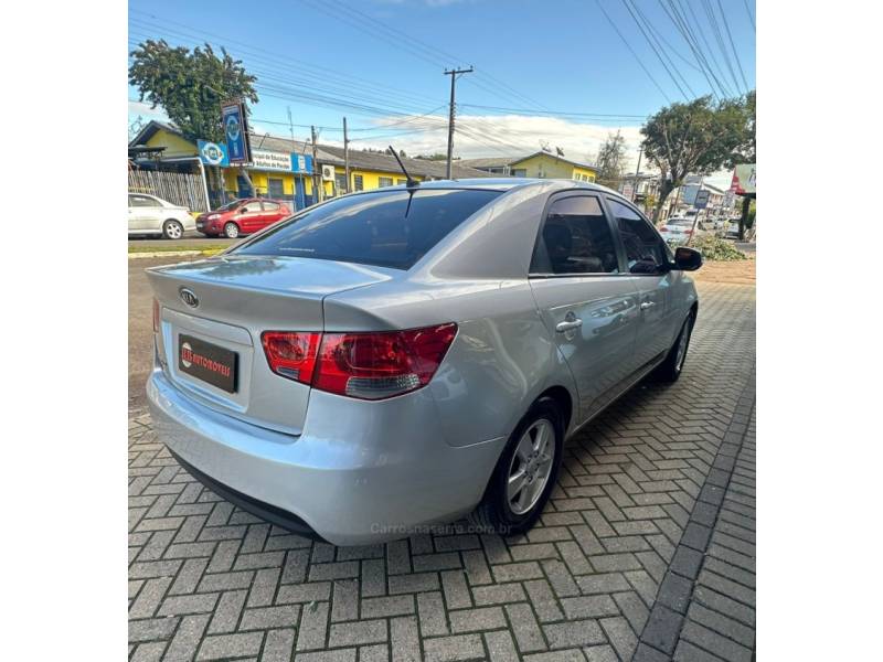 KIA MOTORS - CERATO - 2011/2011 - Prata - R$ 44.900,00