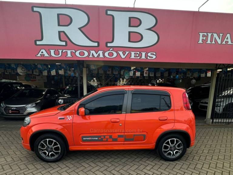 FIAT - UNO - 2011/2012 - Laranja - R$ 39.900,00