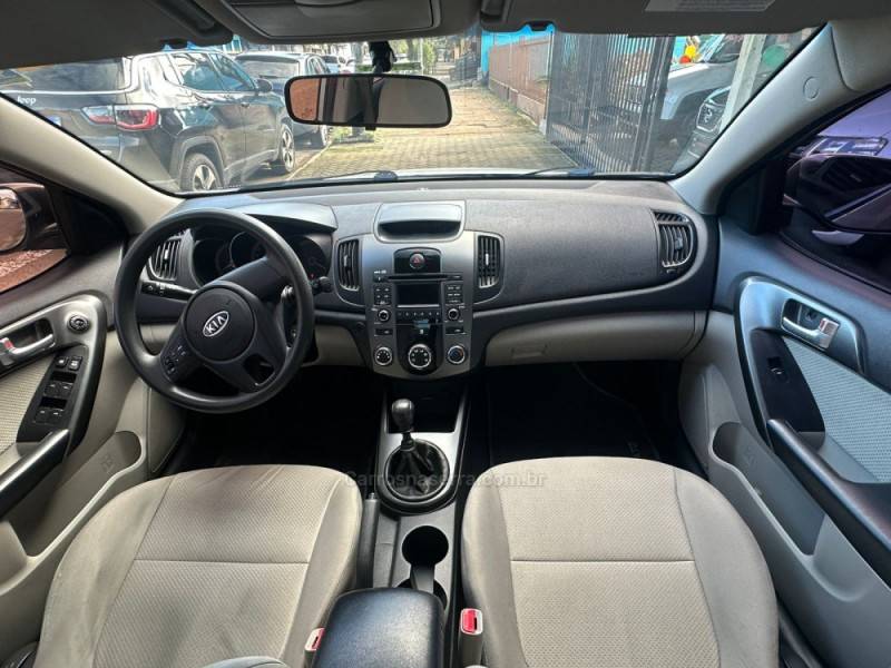 KIA MOTORS - CERATO - 2011/2011 - Prata - R$ 44.900,00