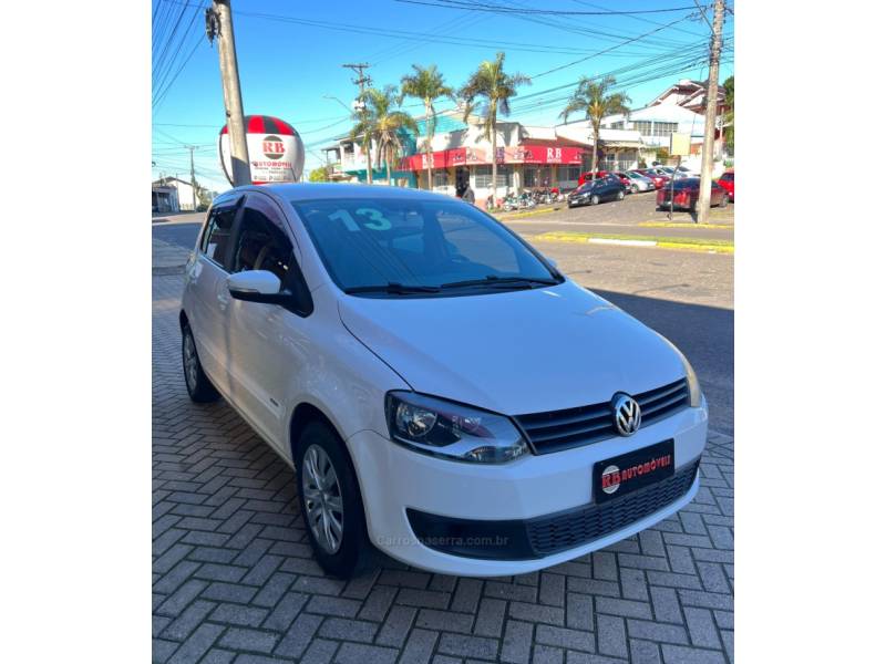 VOLKSWAGEN - FOX - 2013/2013 - Branca - R$ 37.900,00