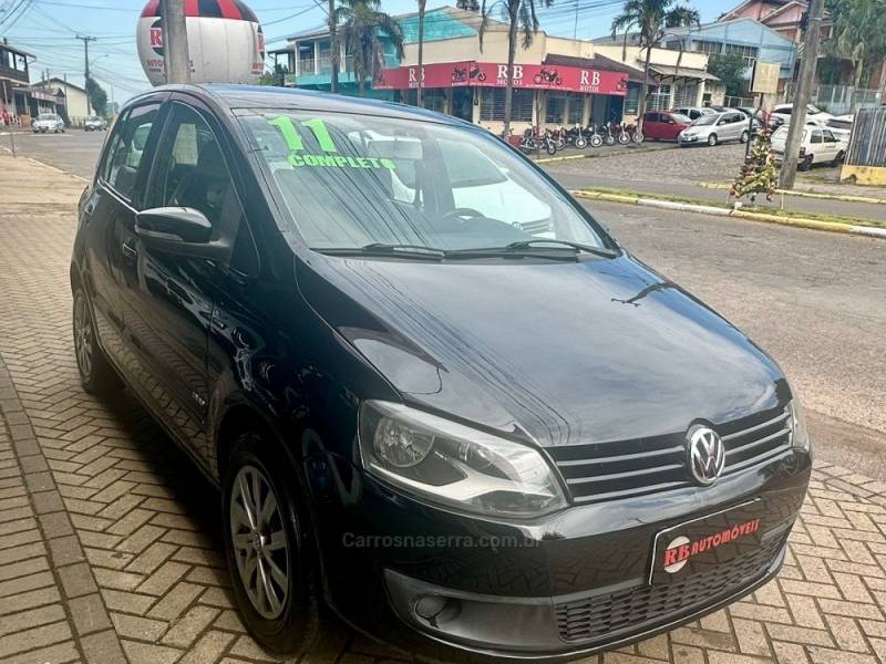 VOLKSWAGEN - FOX - 2011/2011 - Preta - R$ 34.900,00