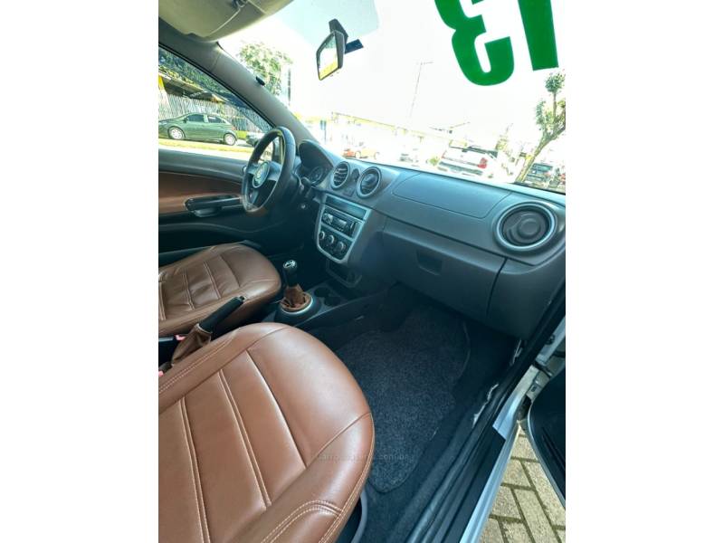 VOLKSWAGEN - SAVEIRO - 2013/2013 - Cinza - R$ 46.900,00