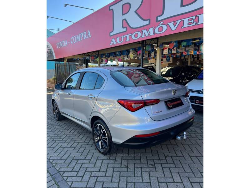 FIAT - CRONOS - 2018/2019 - Prata - R$ 69.900,00
