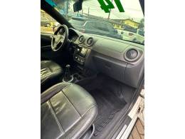 VOLKSWAGEN - SAVEIRO - 2014/2014 - Branca - R$ 67.900,00