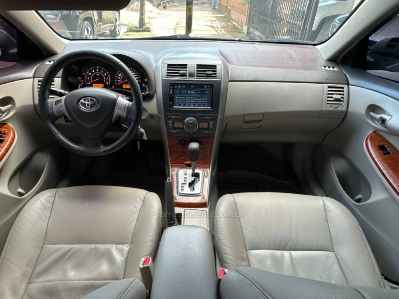 TOYOTA - COROLLA - 2010/2010 - Prata - R$ 61.900,00