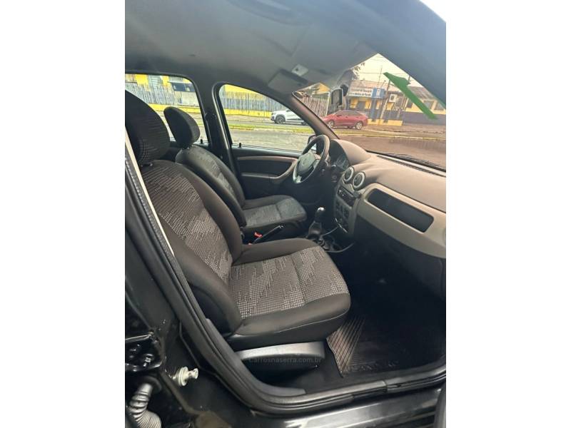 RENAULT - SANDERO - 2011/2011 - Preta - R$ 32.900,00
