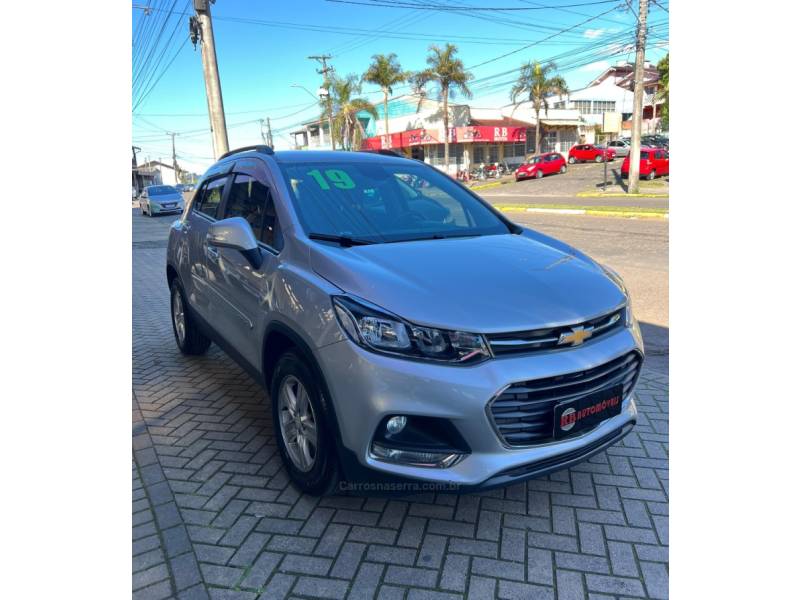 CHEVROLET - TRACKER - 2018/2019 - Prata - R$ 87.900,00