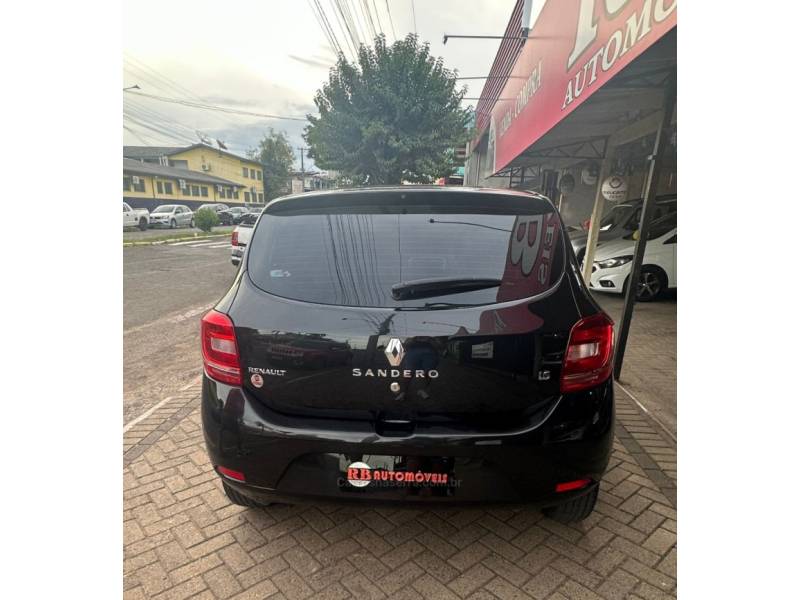 RENAULT - SANDERO - 2015/2015 - Preta - R$ 43.900,00