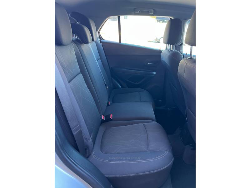 CHEVROLET - TRACKER - 2018/2019 - Prata - R$ 87.900,00