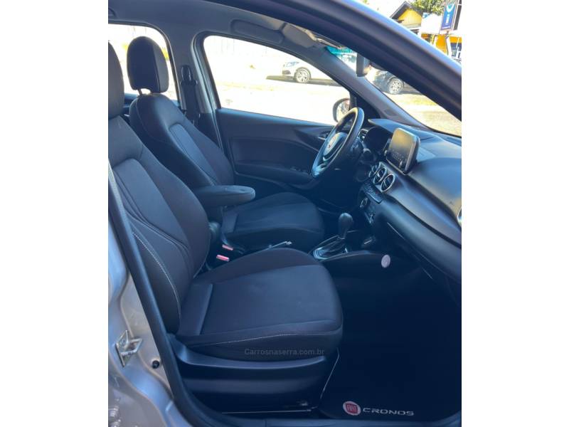 FIAT - CRONOS - 2018/2019 - Prata - R$ 69.900,00