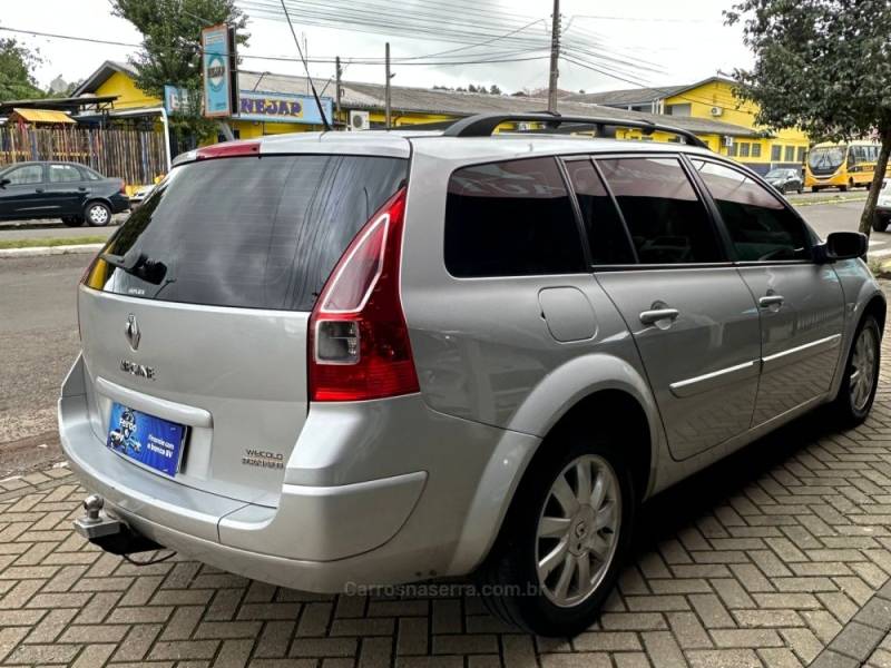 RENAULT - MÉGANE - 2011/2012 - Prata - R$ 36.900,00