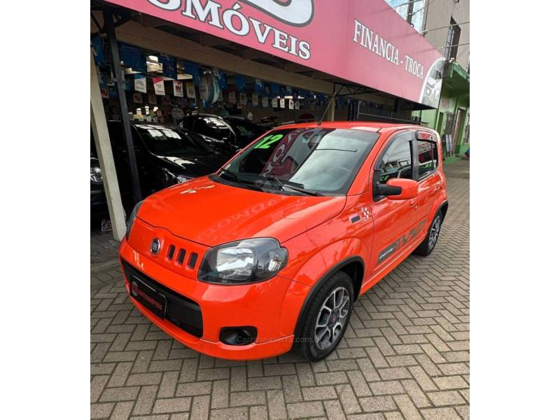 FIAT - UNO - 2011/2012 - Laranja - R$ 37.900,00