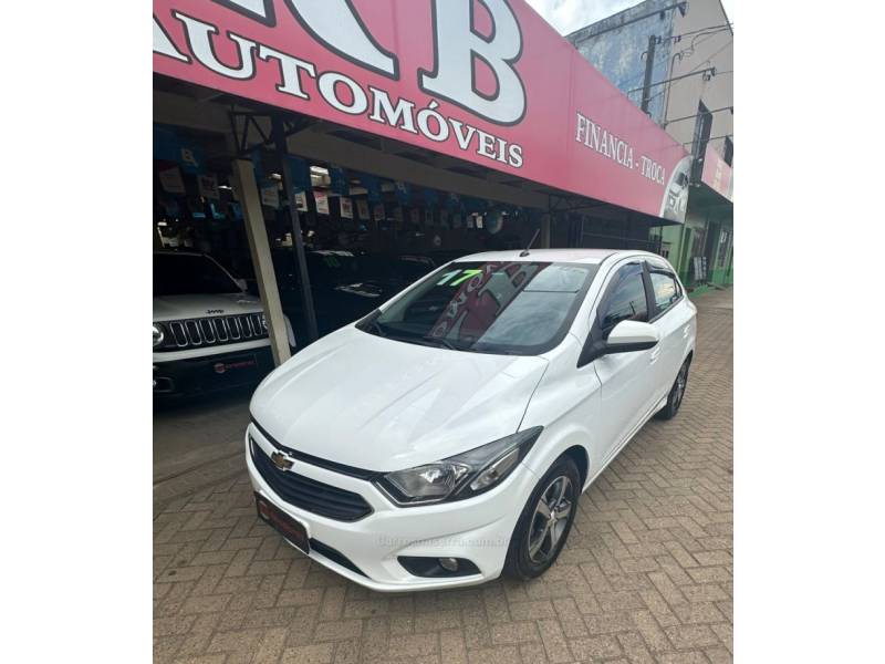 CHEVROLET - ONIX - 2016/2017 - Branca - R$ 59.900,00
