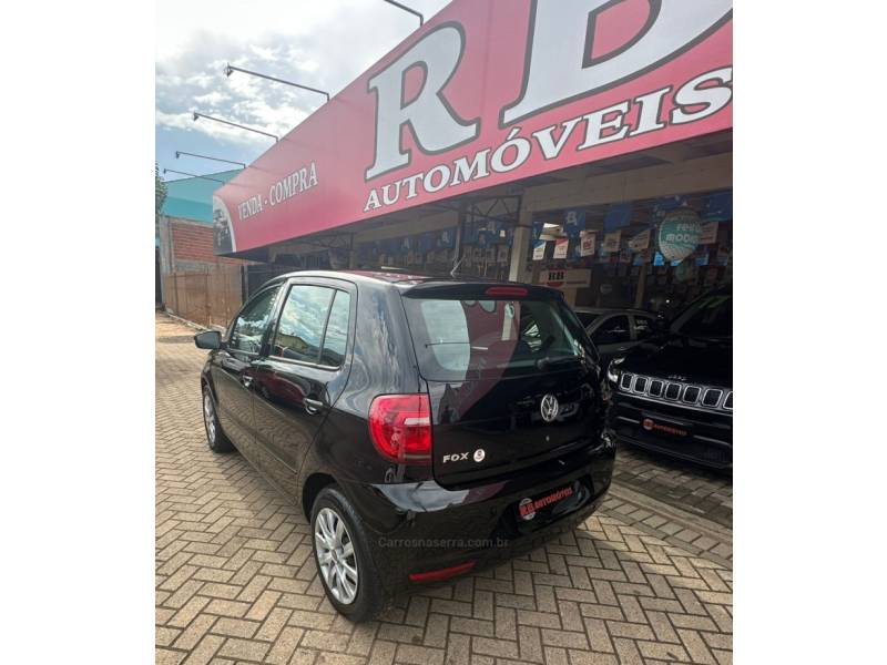 VOLKSWAGEN - FOX - 2011/2011 - Preta - R$ 34.900,00