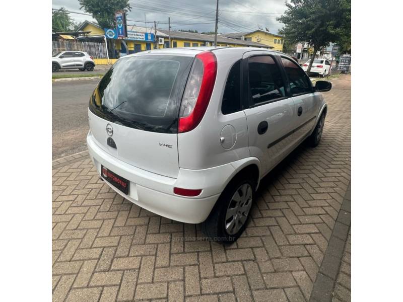 CHEVROLET - CORSA - 2004/2004 - Branca - R$ 18.900,00