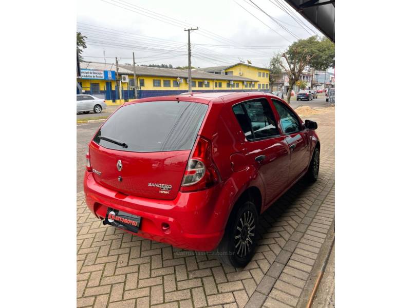 RENAULT - SANDERO - 2009/2010 - Vermelha - R$ 23.900,00