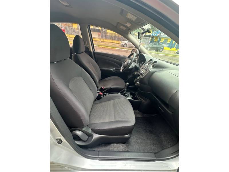 NISSAN - VERSA - 2013/2013 - Prata - R$ 45.900,00