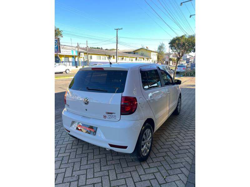 VOLKSWAGEN - FOX - 2013/2013 - Branca - R$ 37.900,00