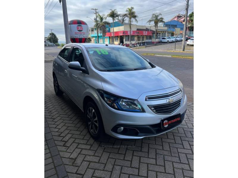 CHEVROLET - ONIX - 2016/2016 - Prata - R$ 56.900,00