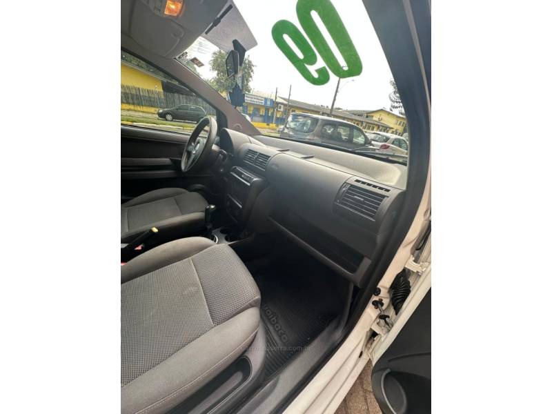 VOLKSWAGEN - FOX - 2008/2008 - Branca - R$ 25.900,00