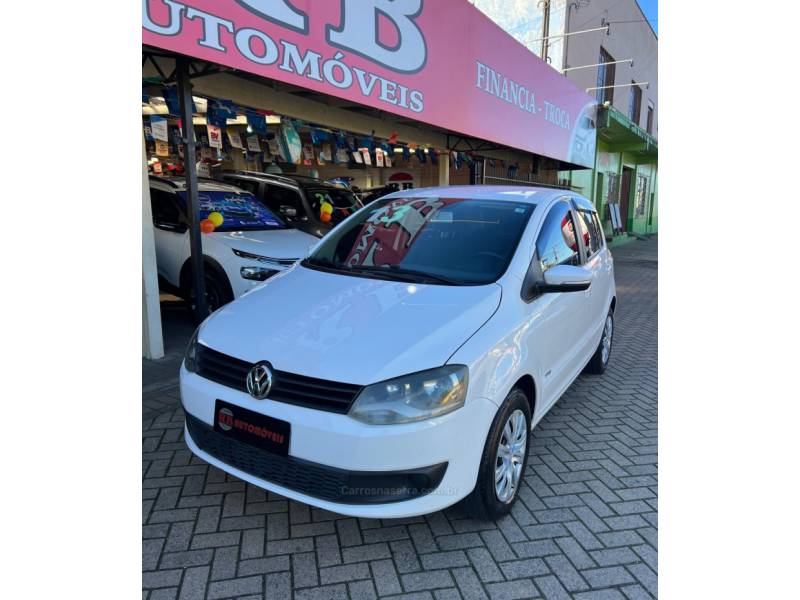 VOLKSWAGEN - FOX - 2013/2013 - Branca - R$ 37.900,00