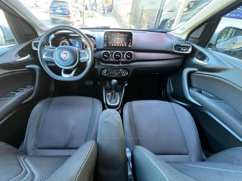 FIAT - CRONOS - 2018/2019 - Prata - R$ 69.900,00