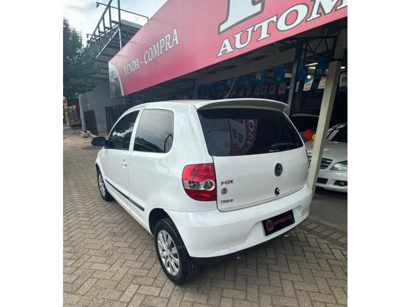 VOLKSWAGEN - FOX - 2008/2008 - Branca - R$ 25.900,00
