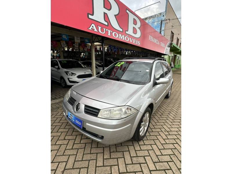 RENAULT - MÉGANE - 2011/2012 - Prata - R$ 36.900,00