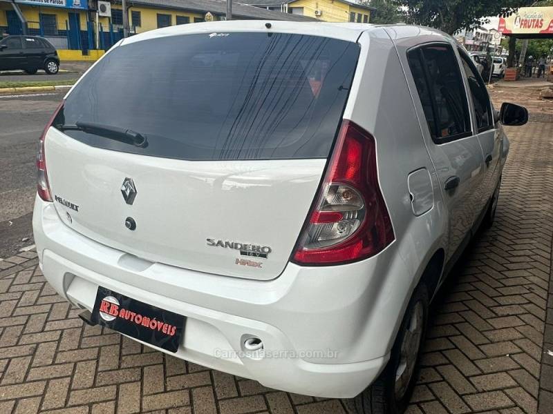 RENAULT - SANDERO - 2011/2011 - Branca - R$ 31.900,00