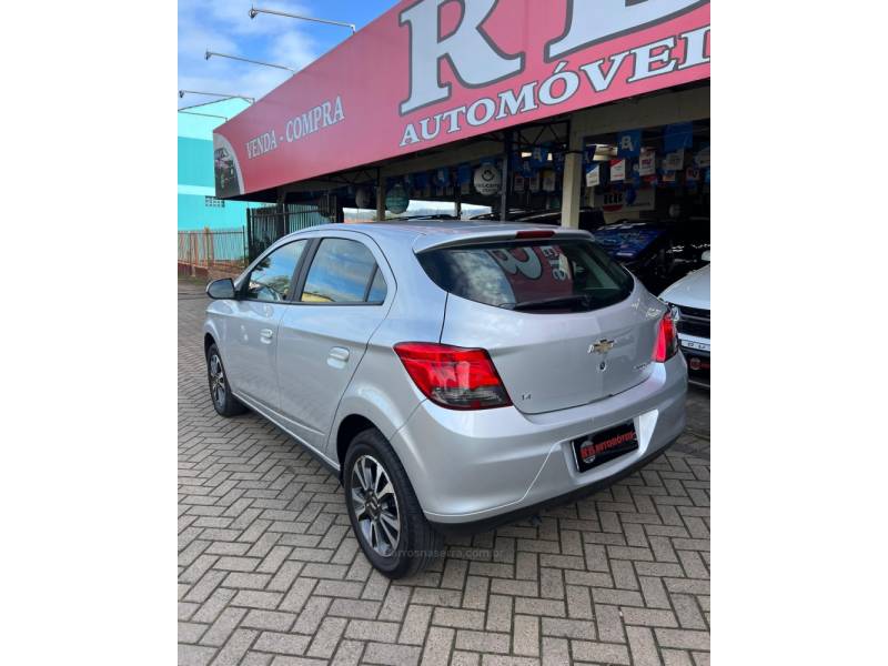 CHEVROLET - ONIX - 2016/2016 - Prata - R$ 56.900,00
