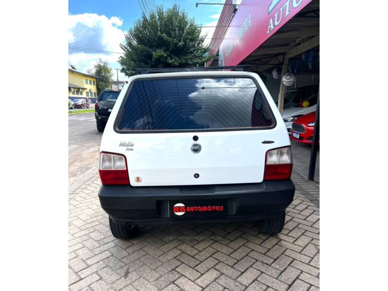 FIAT - UNO - 2006/2006 - Branca - R$ 18.900,00