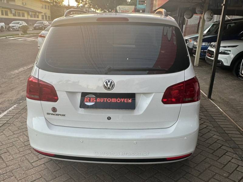 VOLKSWAGEN - SPACEFOX - 2012/2013 - Branca - R$ 45.900,00