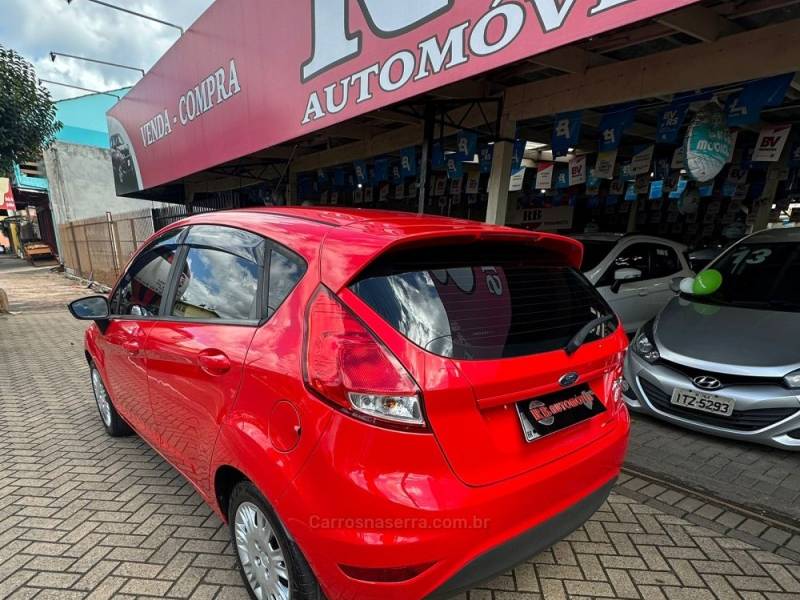 FORD - FIESTA - 2017/2017 - Vermelha - R$ 53.900,00