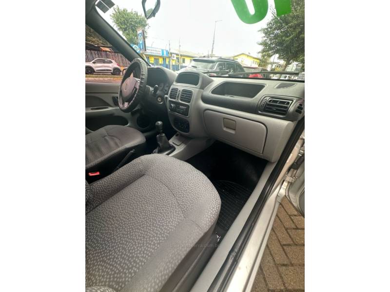 RENAULT - CLIO - 2010/2010 - Cinza - R$ 21.900,00