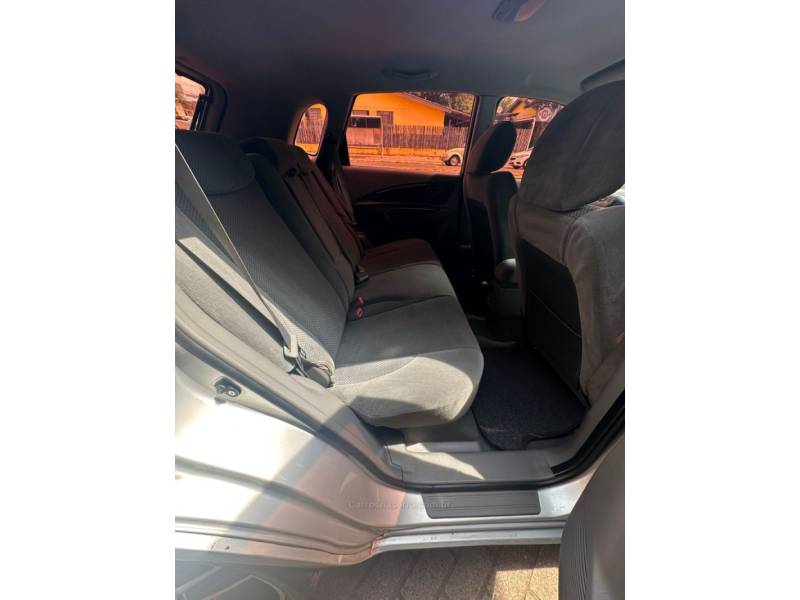 HYUNDAI - TUCSON - 2011/2011 - Prata - R$ 46.900,00