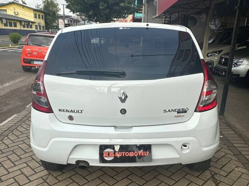 RENAULT - SANDERO - 2011/2011 - Branca - R$ 31.900,00