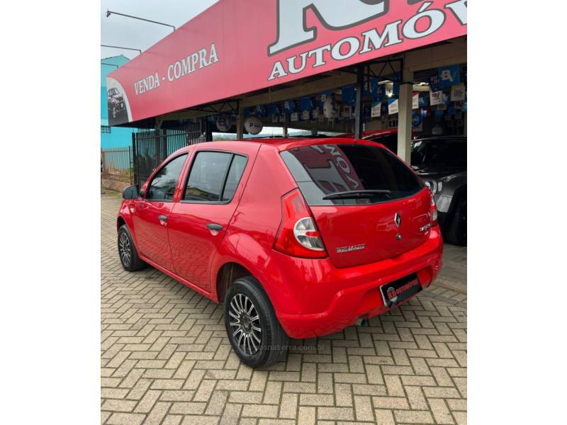 RENAULT - SANDERO - 2009/2010 - Vermelha - R$ 23.900,00