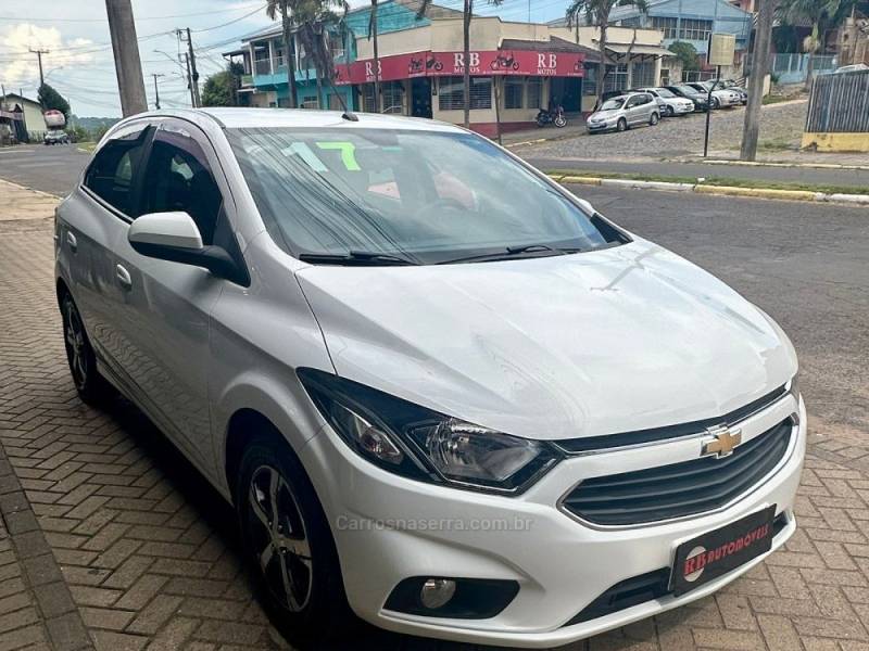 CHEVROLET - ONIX - 2016/2017 - Branca - R$ 59.900,00
