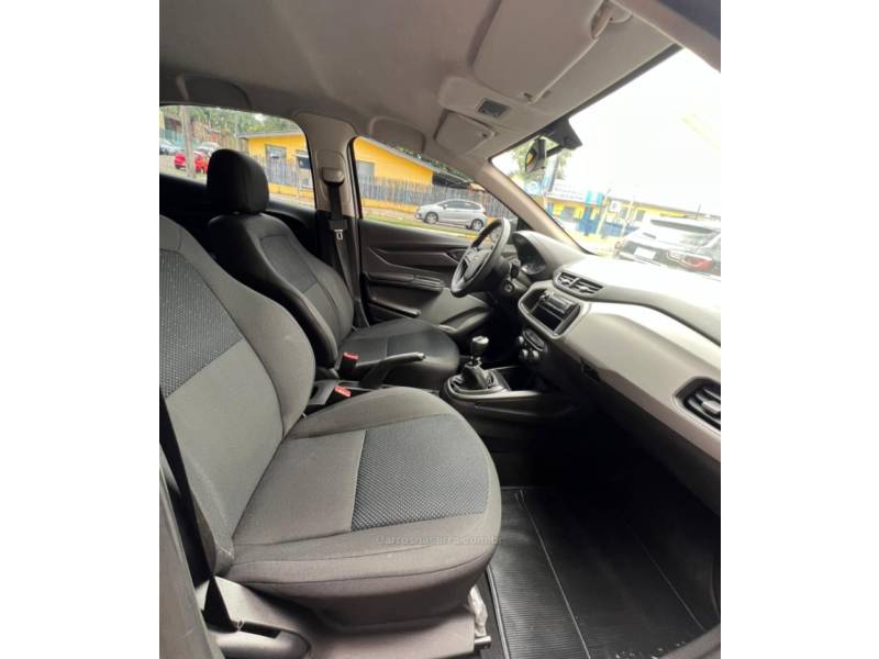 CHEVROLET - ONIX - 2016/2017 - Prata - R$ 49.900,00