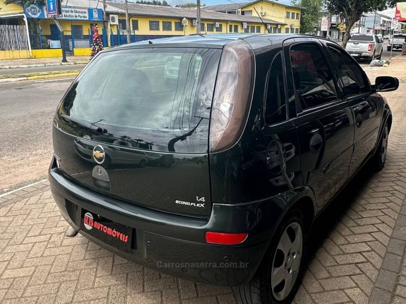 CHEVROLET - CORSA - 2011/2011 - Verde - R$ 35.900,00