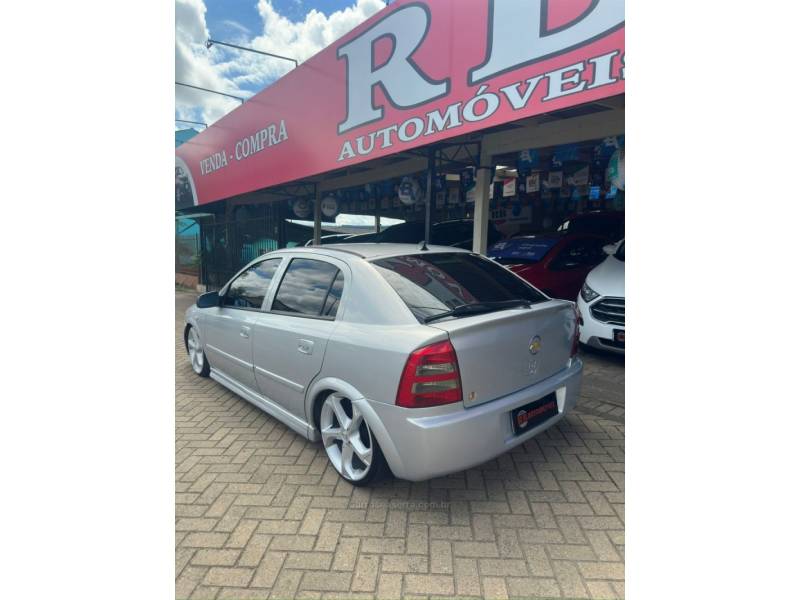CHEVROLET - ASTRA - 2004/2004 - Prata - R$ 28.900,00